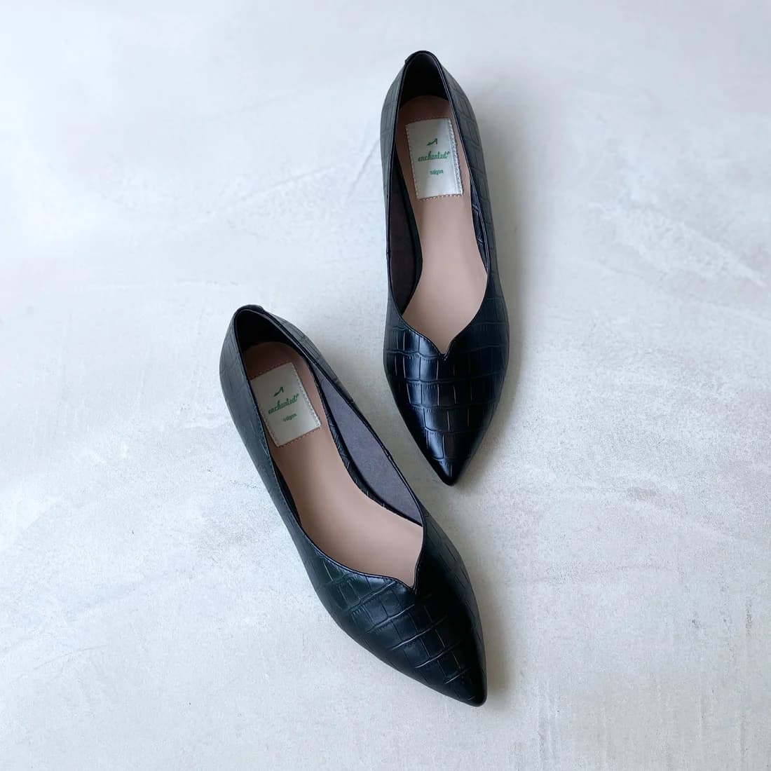 晴雨兼用Vカットポインテッドフラットシューズ(ブラックコンビ)