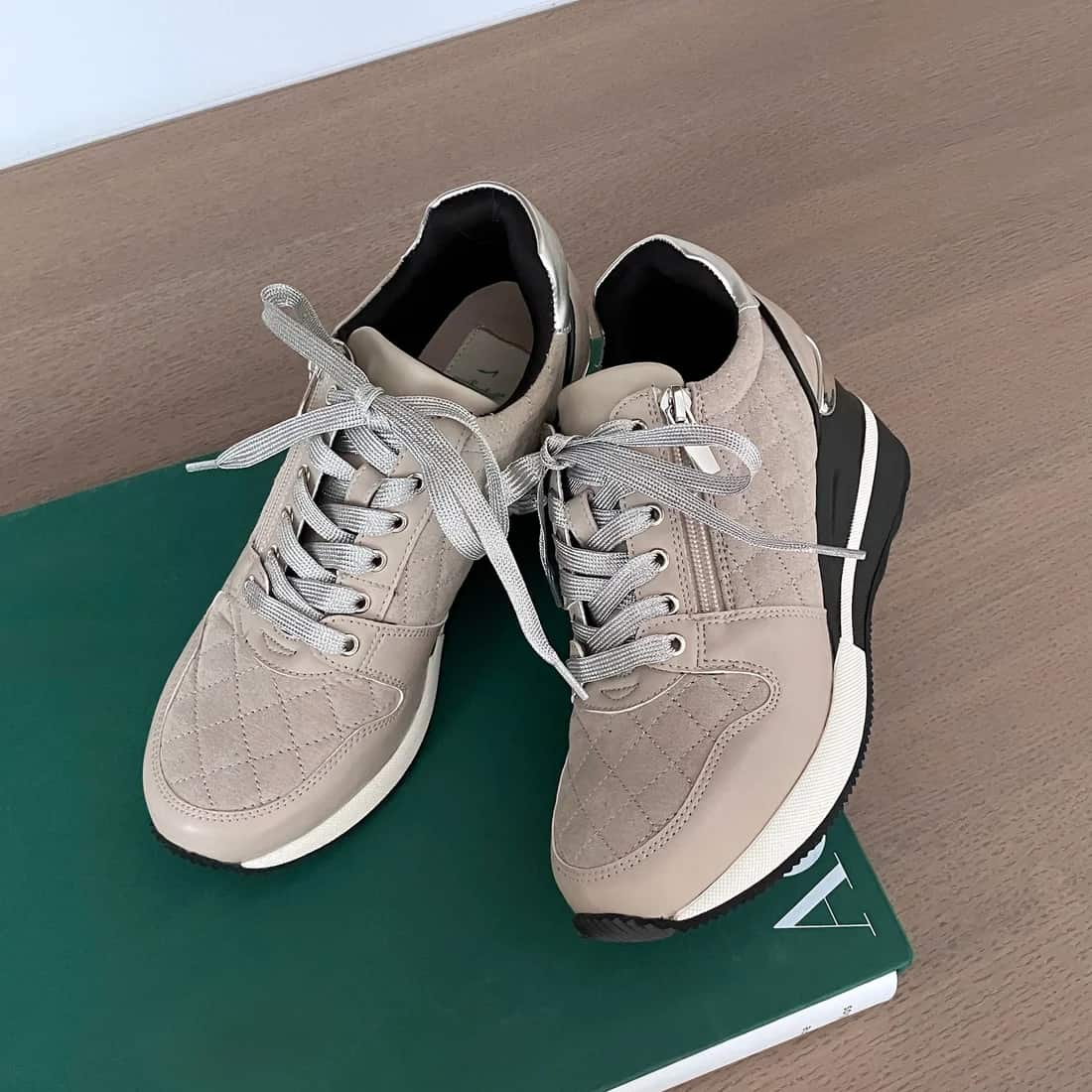 キルティングレースアップウェッジスニーカー(ベージュ)