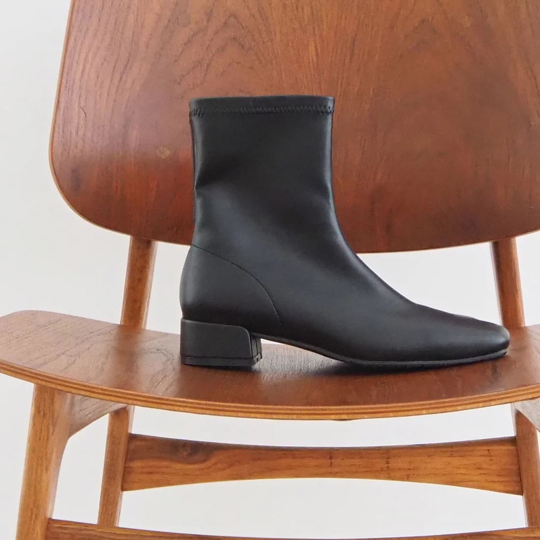 センターシームサイドジップストレッチショートブーツ(ブラック)