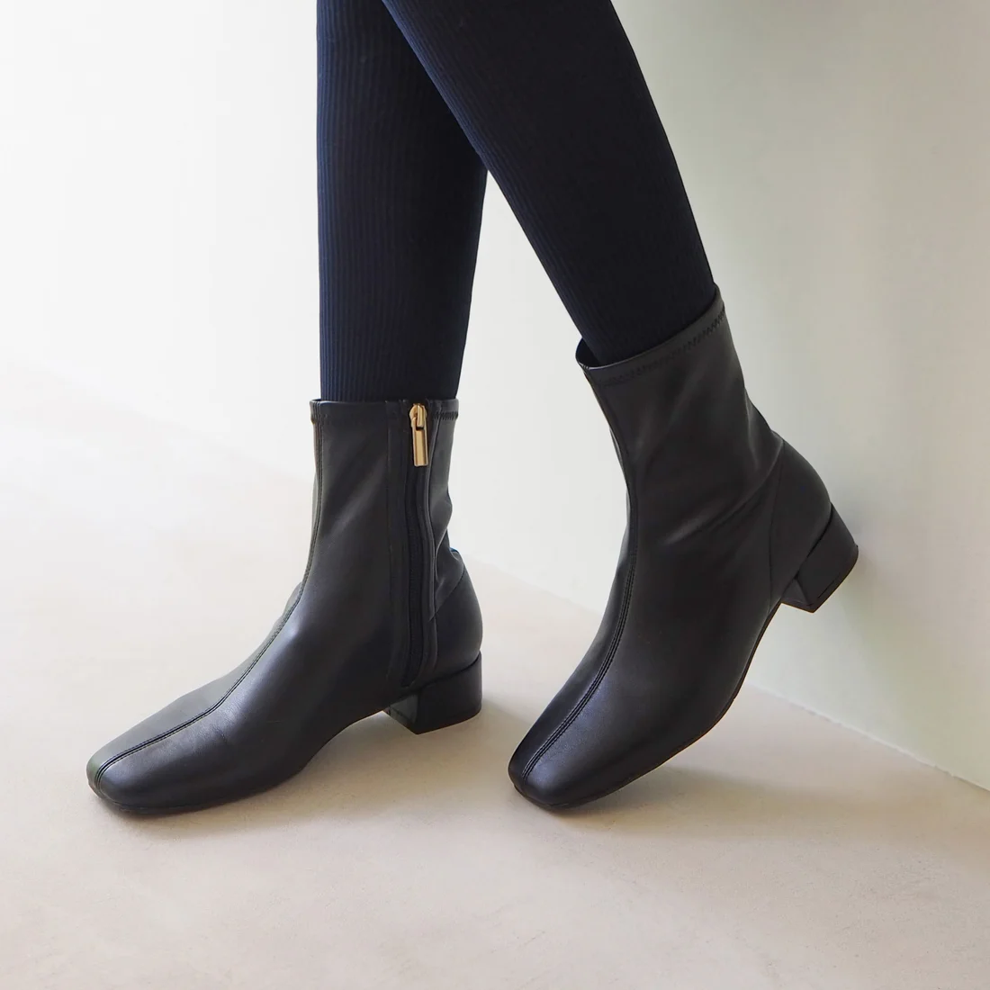 センターシームサイドジップストレッチショートブーツ(ブラック)