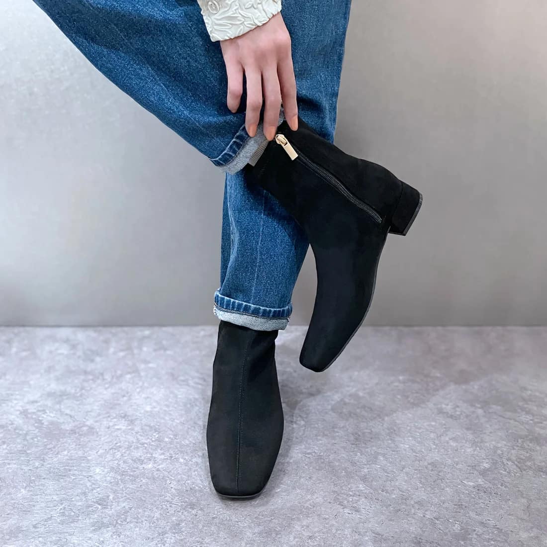 センターシームサイドジップストレッチショートブーツ(ブラックスエード)