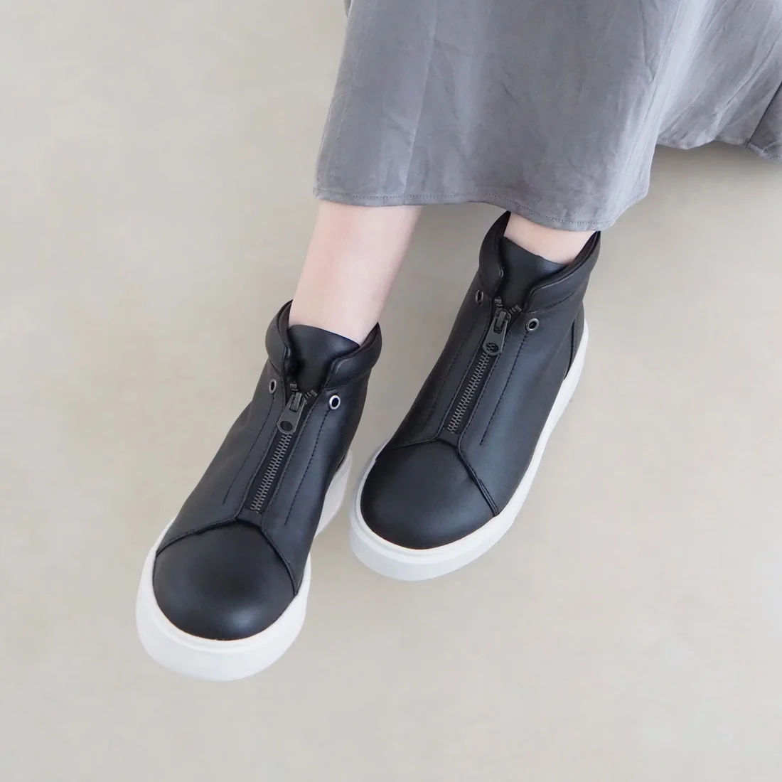 本革センタージップハイカットスニーカー(ブラック)