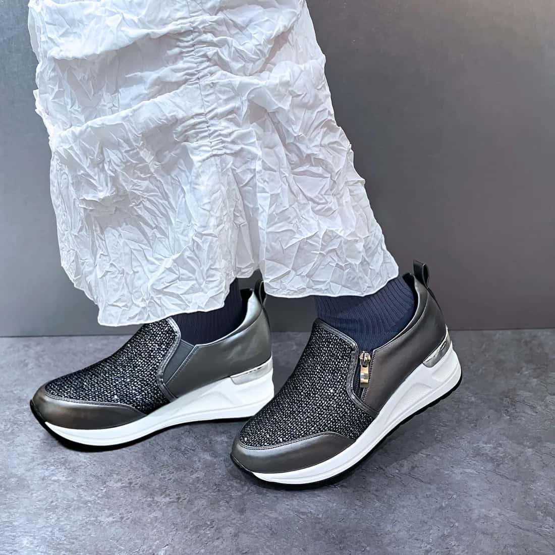 《prima》サイドファスナースリッポンスニーカー(ダークシルバー)