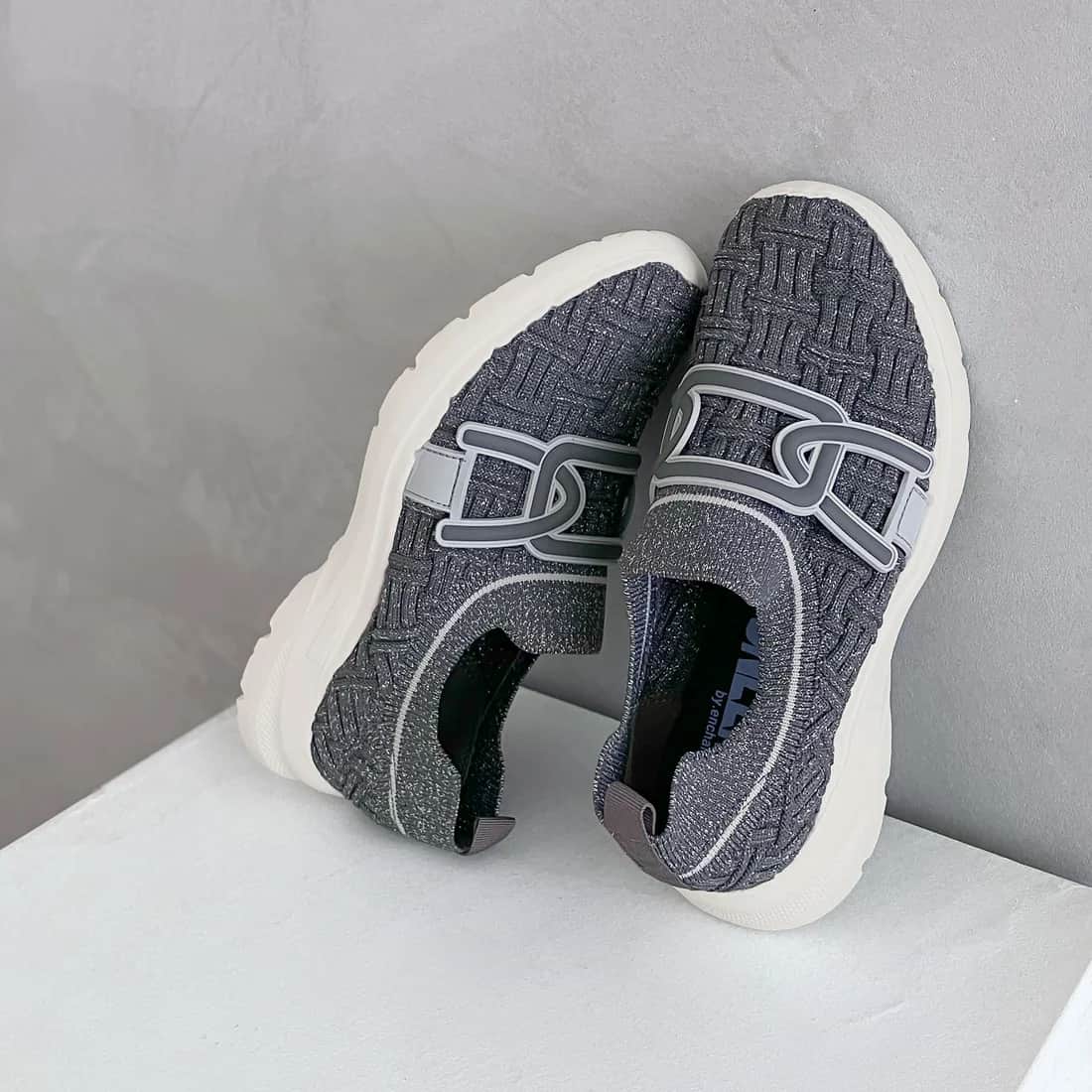 《SNEEKE》モチーフニットスリッポンスニーカー(グレー)