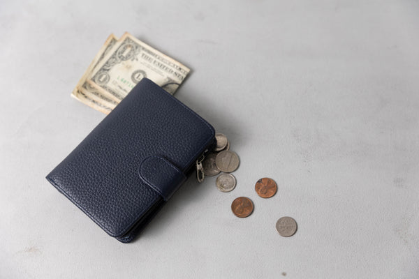 【2024年版】ラッキーカラーを財布に取り入れて運気UP