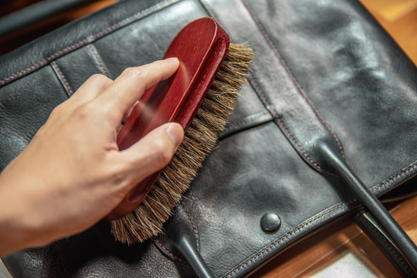 【レザーのお手入れ】革の乾燥の見分け方と対処法