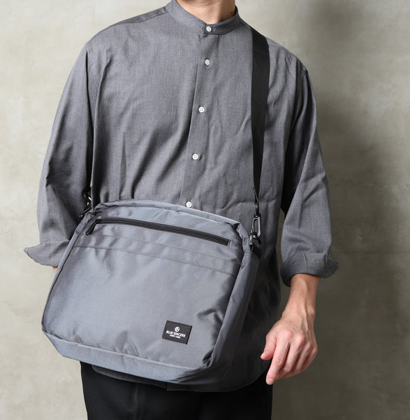 おしゃれに持てる「大容量」｜軽量撥水大容量フラップレスショルダーバッグ/SHB11-big