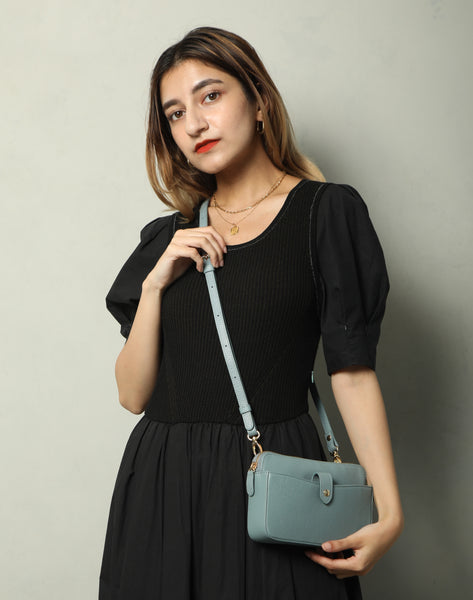 夏にこそおすすめ|ミニマルに美しく持ち運ぶレザー財布&小物