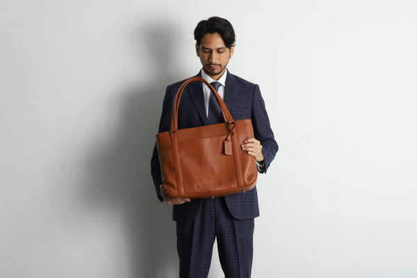 ビジネスバッグで仕事が変わる?自己投資として選びたい本革ビジネスバッグ