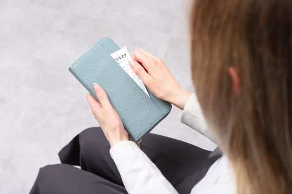 シュリンクレザーの魅力|タフさと高級感の秘密について