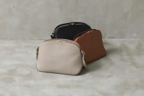 シンプル＆大容量！毎日のコーデを格上げする本革ショルダーバッグ/SHB15