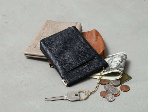 大人のレザーコインケース｜スッキリ上品に持ち運べる「本革オールインワンコインケース/CC10」