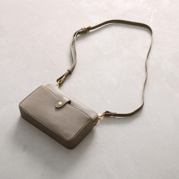 スマホ収納にぴったりなレザーショルダーポーチ｜本革横型スマホショルダー/MP3