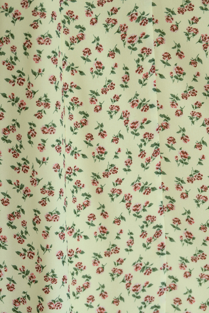 a758ロージールーチェ板野友美/小バラ柄トップス【M】ショート丈/1点もの ロージールーチェ Rosy luce リボンニットトップス板野友美