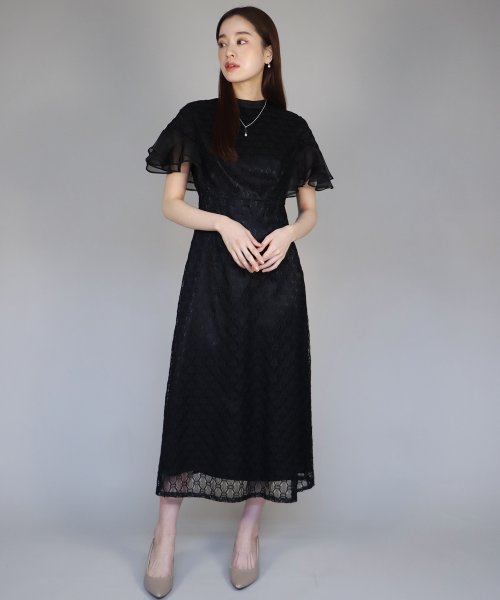 黒のドレスのおすすめスタイリング