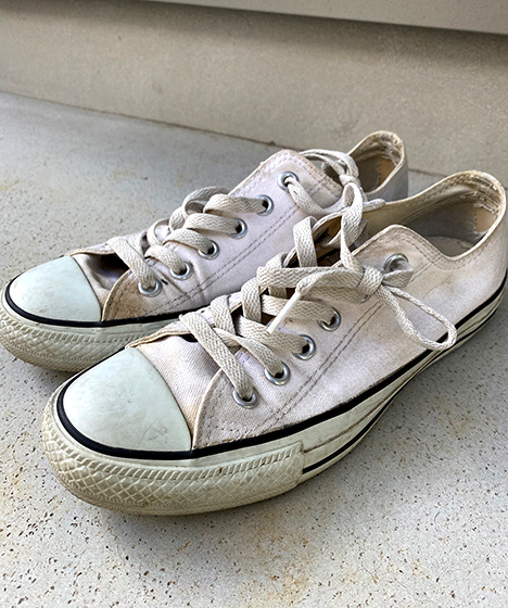 こちらのコンバースを綺麗にしていきます！