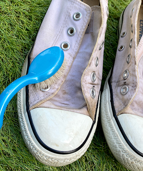 ②ブラシで洗う