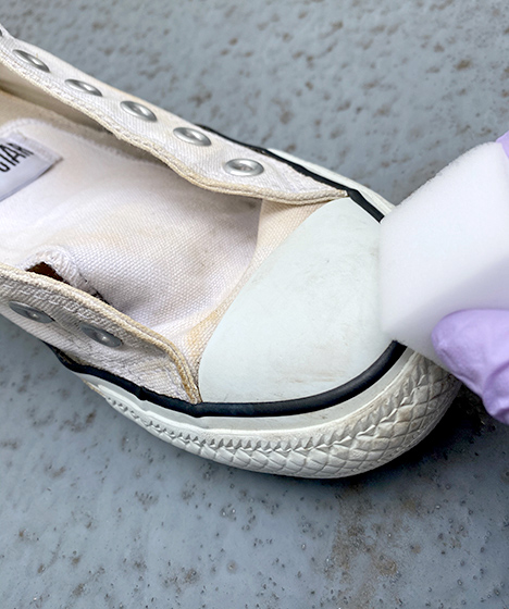 ④ソールの汚れにはメラミンスポンジや消しゴム！