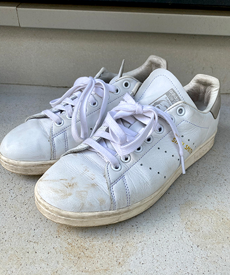 こちらのスタンスミスを綺麗にしていきます！