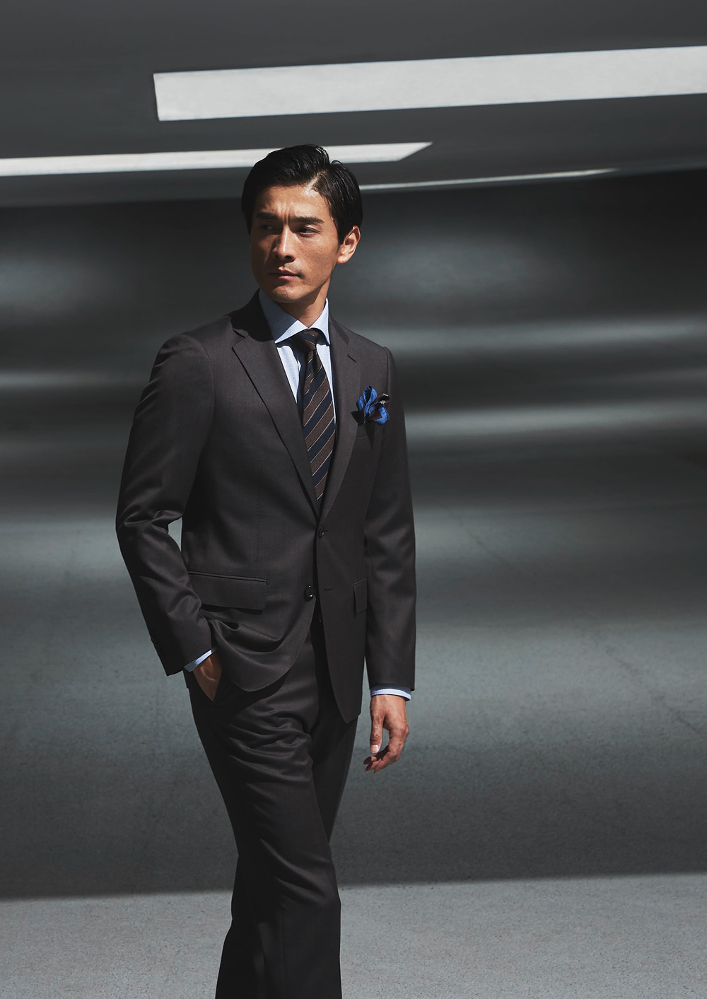 新品2.8万★D'URBAN ダーバン 純日本製 J∞QUALITY 秋冬 厚手 艶感ウールギャバジン プレーン無地 スラックスW82★薄灰 キュプラジャージージャケット （ブルー） -D\u0027URBAN | ダーバン公式