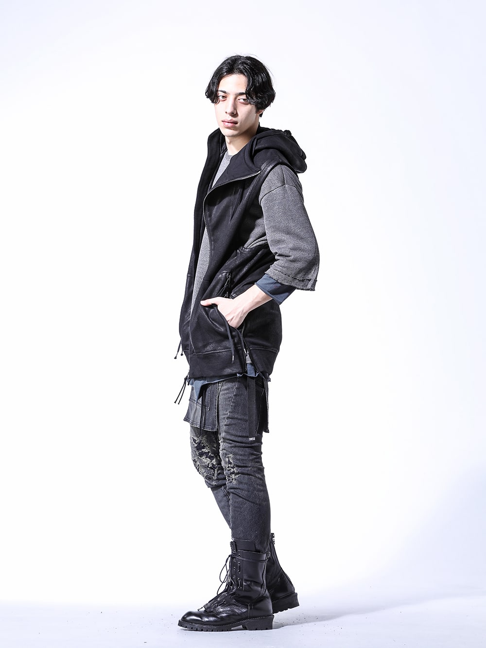 D.HYGEN JULIUS 24SS(Spring Summer) Styling - Hoodie Vest Coordination - ST101-0424S Untwisted Fleece-Line Coated Hooded Vest ST101-1124S Washi x Rayon Knit Layered T-Shirt ST107-0424S Bum Flap Distressed Denim Drop Crotch Slim Pants 859FWM1-Black Cow Skin Long Fireman Boots 1-002