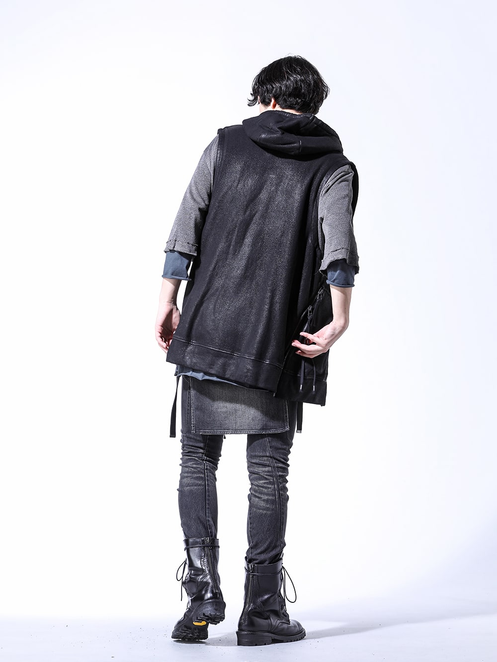 D.HYGEN JULIUS 24SS(Spring Summer) Styling - Hoodie Vest Coordination - ST101-0424S Untwisted Fleece-Line Coated Hooded Vest ST101-1124S Washi x Rayon Knit Layered T-Shirt ST107-0424S Bum Flap Distressed Denim Drop Crotch Slim Pants 859FWM1-Black Cow Skin Long Fireman Boots 1-004