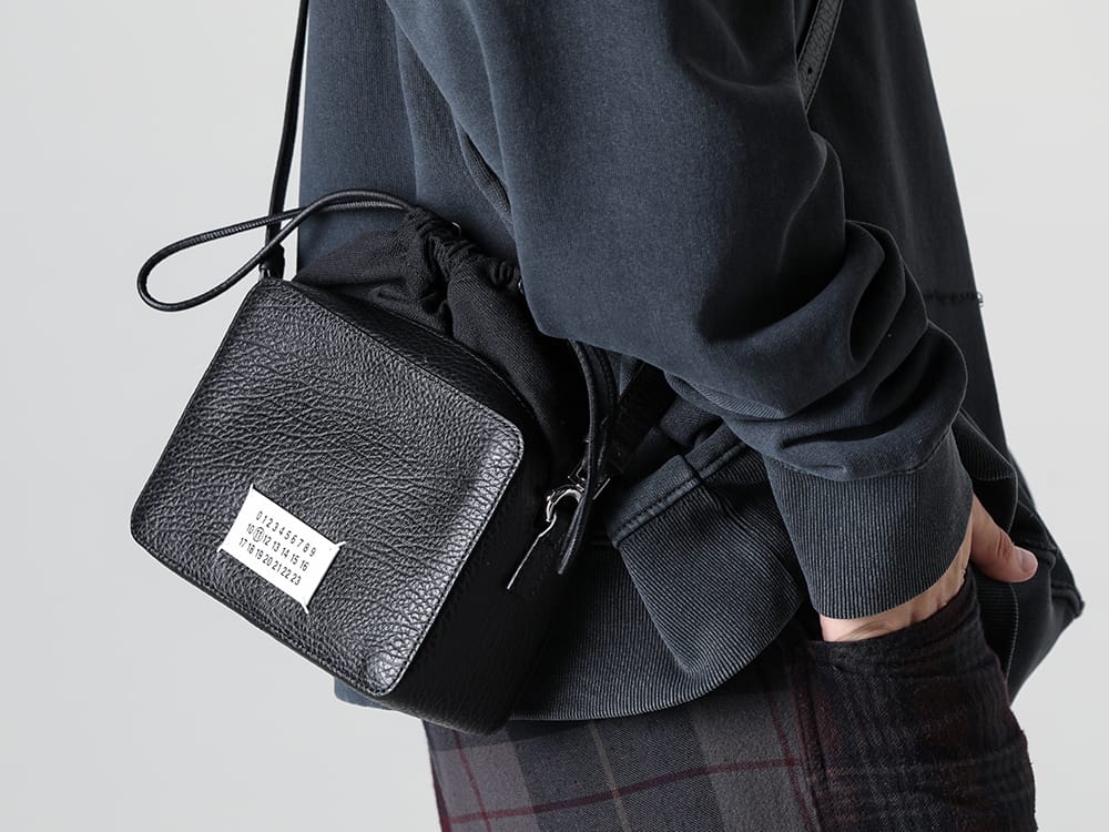 Maison Margiela - メゾン マルジェラ 24SS  - 絶妙なバランスで縫製された繊細でかつヴィンテージ感のあるフーディ - S50GU0216 - フーディ - SB1WG0018 - 5AC カメラバッグ ミディアム 2-002