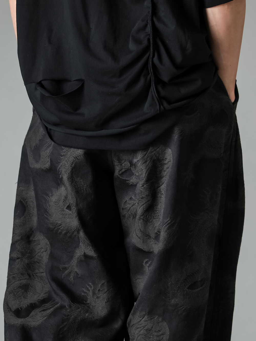 ZIGGY CHEN - 24PF - 俯瞰的に捉える事で感じるアイテム等の多面性と真髄 - 0M2420210 black DESTROYED LAYER T-SHIRT （BLACK） - UM3535 brown/black - CHA PANTS （brown/black） - 992X black Classic Derby Shoes Laced Up Single Sole Wide Model （Black） 3-004