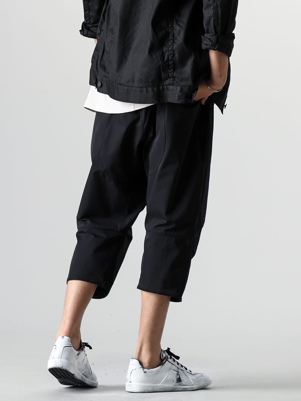 ACRONYM - アクロニウム - 24SS - ACRONYM(アクロニム)のパンツとMaison Margiela(メゾンマルジェラ)のレプリカとのコーディネート - P17-DS - Cropped Wide Pants - S37WS0566 - Replica 3-002
