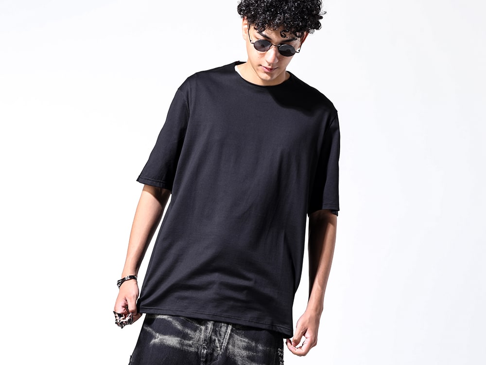 Devore / Julius / Riggers 2024-25AW - Jet black world view that exudes from boldly designed bangles and rings - CSC-ASPB black(Short sleeve astronomy print B BLACK) RG00UW14 a.black × dark grey(Round Flame Sunglasses A.Black × Dark Grey) 077ACU3 black(fangophilia × JULIUS Wrist Cover Bangle Black) 077ACU2 black(fangophilia × JULIUS Full Finger Ring Black) - 2-001