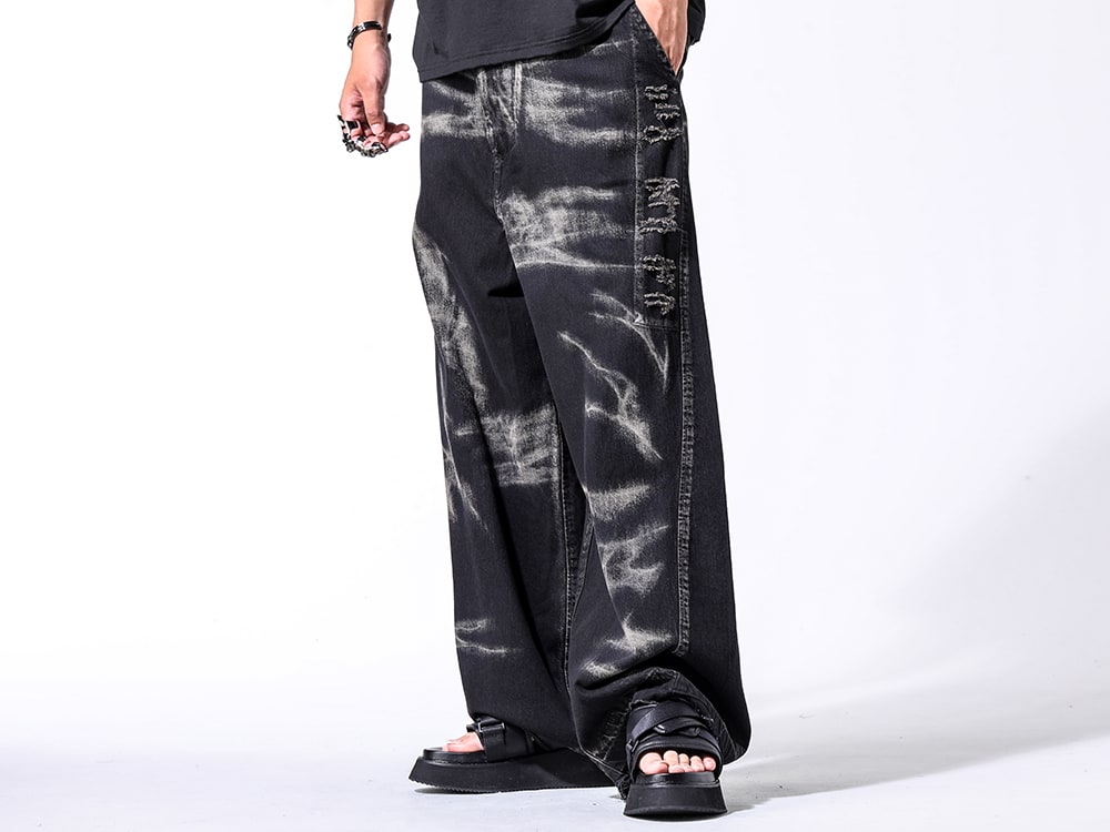 Julius 2024-25AW - JULIUS classic bleached denim and cross-band sandals for summer - 867PAM8-D black(10oz Denim Bleach Wide Pants Black) 867FWM1-L black(Coated Goat Suede Velcro Sandal Black) - 3-001