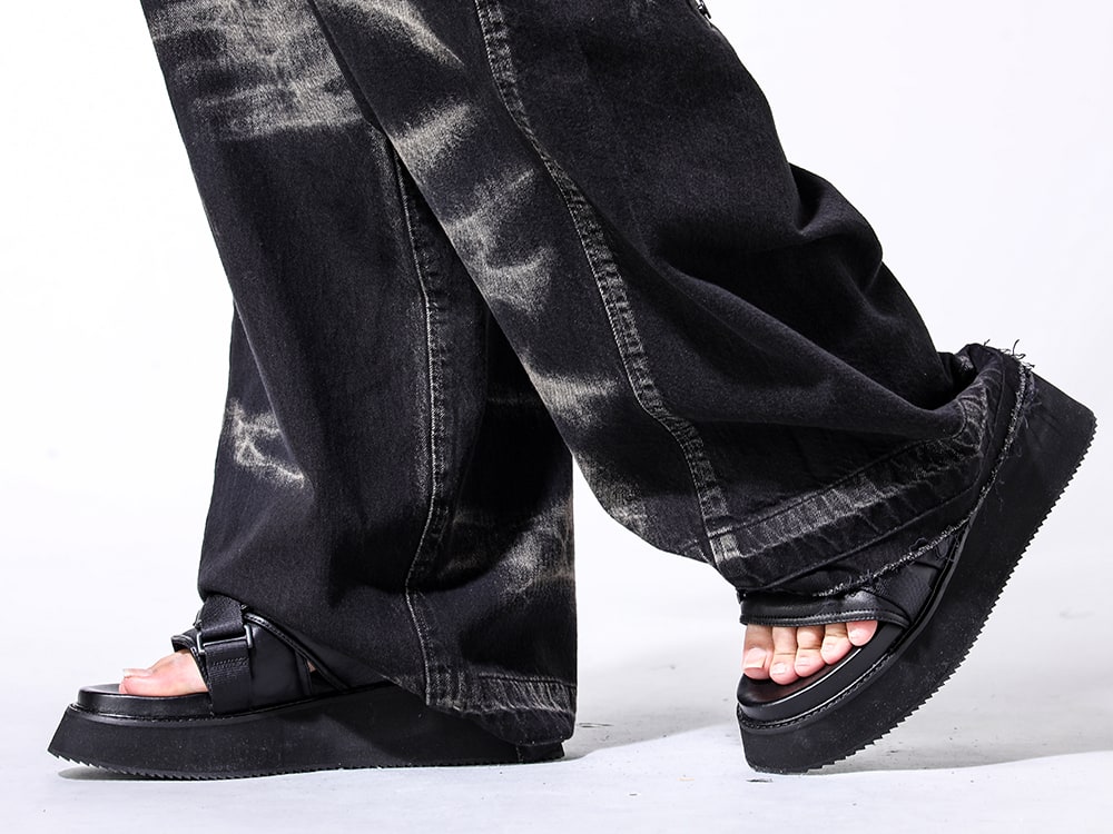 Julius 2024-25AW - JULIUS classic bleached denim and crossband sandal useful in summer - 867FWM1-L black(Coated Goat Suede Velcro Sandal Black) - 3-007