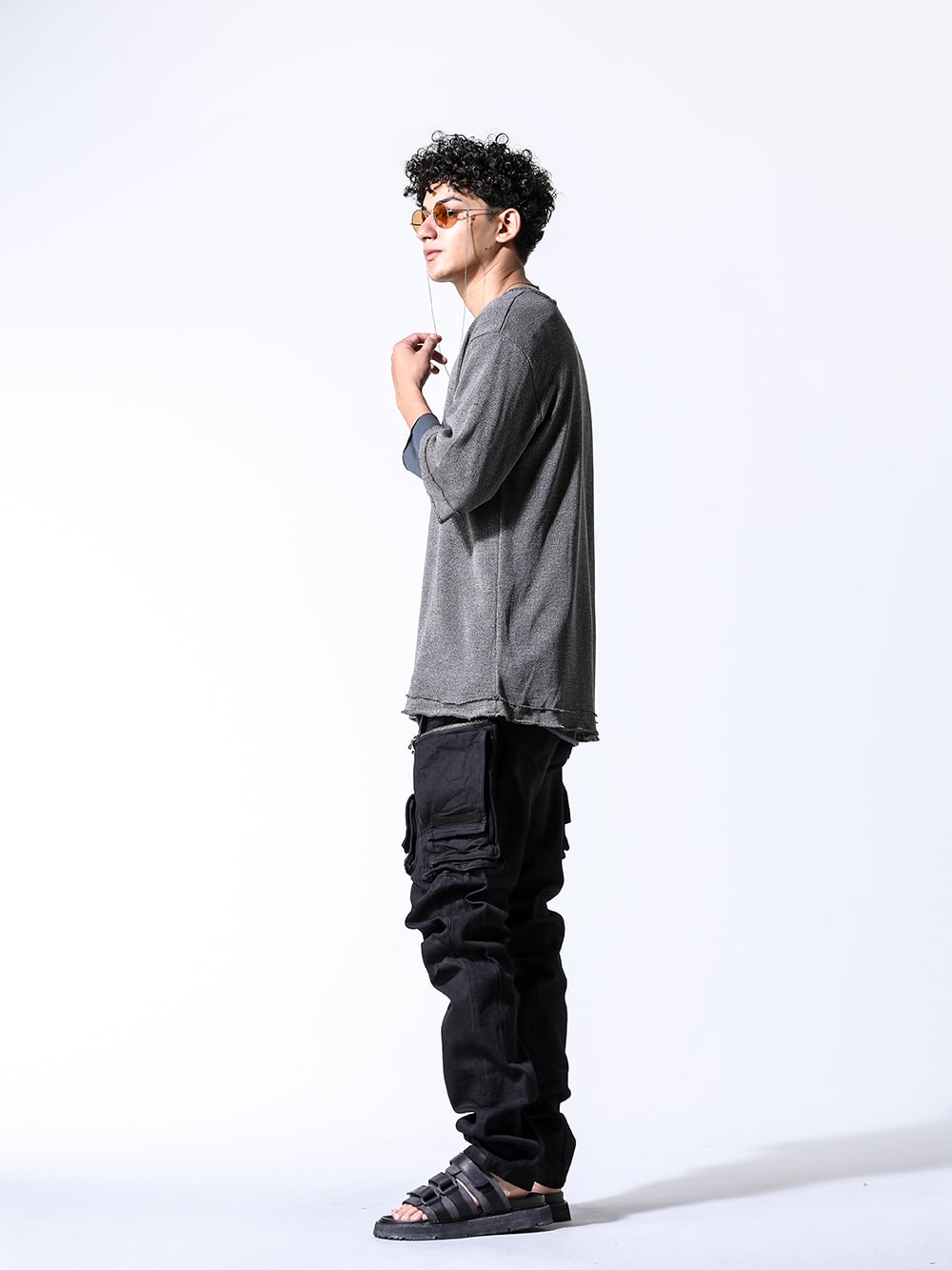 D.HYGEN / RIGARDS / JULIUS / ISO 2024-25AW styling - A Distinctive Brand Mix Style - ST101-1124S(Washi x Rayon Knit Layered T-Shirt) RG00UW14 a.silver × salmon(Round Flame Sunglasses A.Silver × Salmon) 077ACU3 silver(fangophilia × JULIUS Wrist Cover Bangle SILVER) 077ACU2 silver(fangophilia × JULIUS Full Finger Ring SILVER) 867PAM9-BK(10oz Denim Cargo Pants) IWSS-GFCL black(Sandals calf leather BLACK) - 1-002