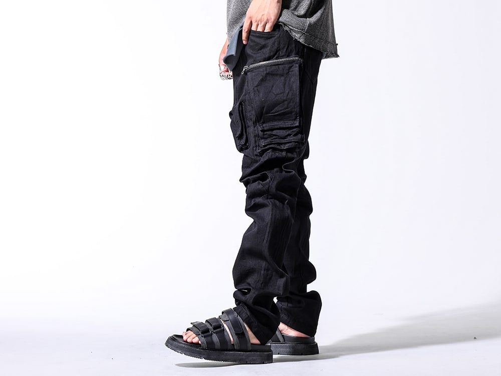 JULIUS / ISO 2024-25AW - JULIUS’s Black-Dominated Denim Cargo Pants - 867PAM9-BK(10oz Denim Cargo Pants) IWSS-GFCL black(Sandals calf leather BLACK) - 3-002