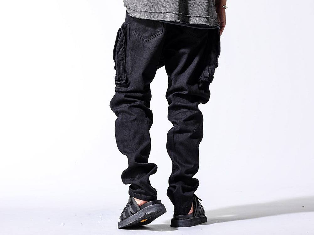 JULIUS / ISO 2024-25AW - JULIUS’s Black-Dominated Denim Cargo Pants - 867PAM9-BK(10oz Denim Cargo Pants) IWSS-GFCL black(Sandals calf leather BLACK) - 3-004
