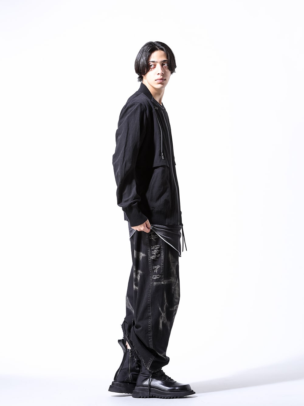 Julius / De Haigen 2024-25AW Styling - Coordinates with an out-of-date world view expressed by deconstructing and reconstructing basic styles - ST104-0724S(Salt-Shrunk Washed Dobby Border Bomber Jacket) 867CUM8-P( Printed Rayon Stretch Rib Short Sleeve T-shirt) 867PAM8-D black(10oz Denim Bleach Wide Pants Black) 867FWM2(Cow Skin Lace Up Boots) - 1-003