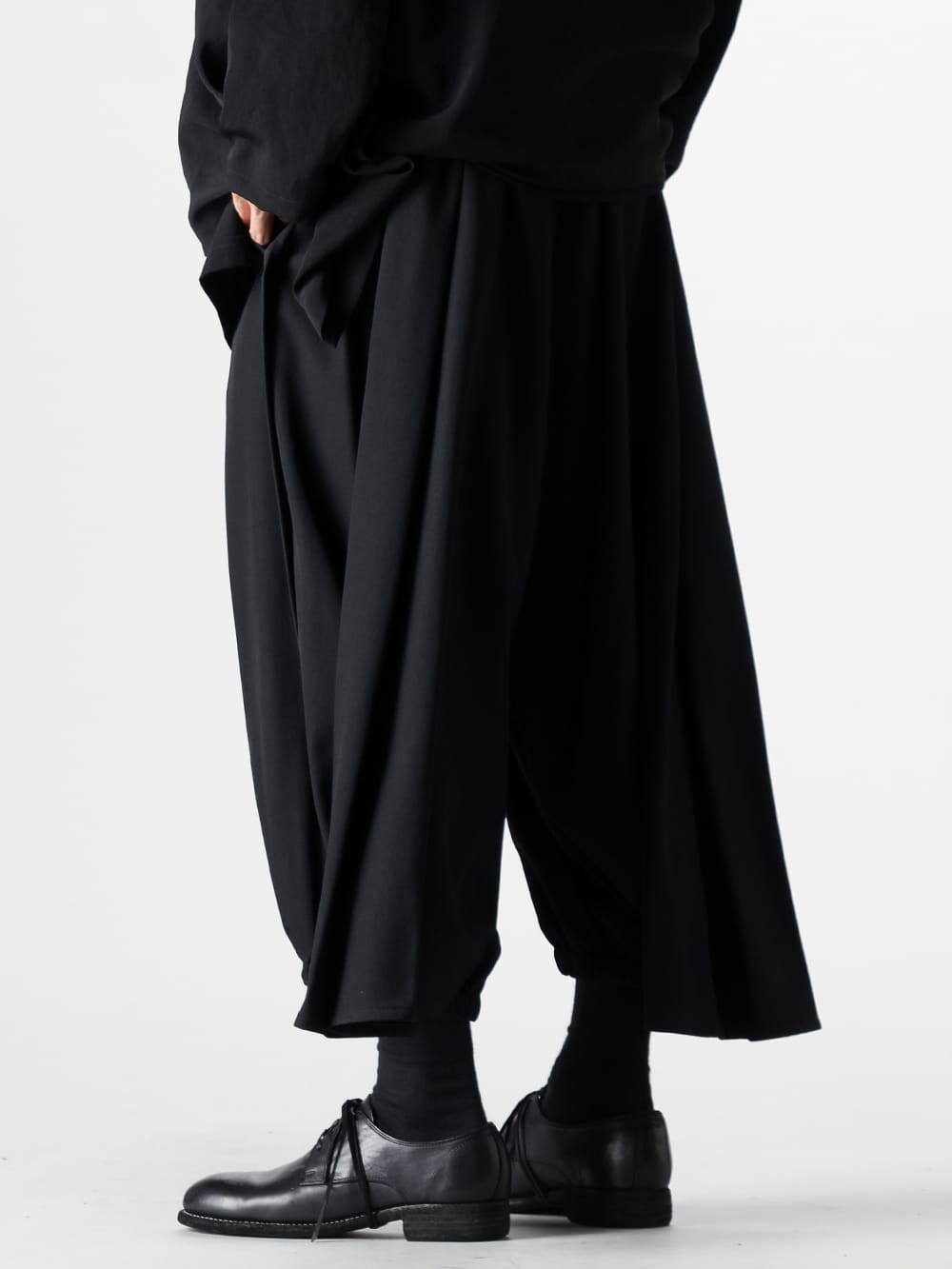 Ground Y - Ground Y - 24-25AW - Ground Y 2024-25AW Collection styling No.2 - GO-P09-100 black - Crow Pants 2-004
