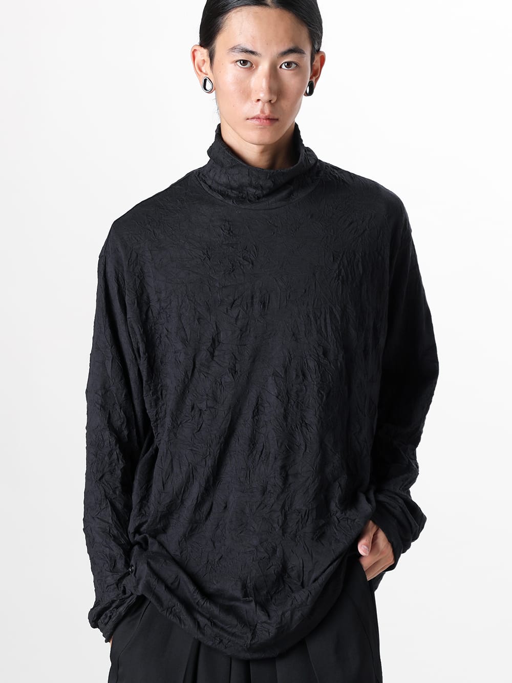 グラウンド ワイ - 24-25AW - Ground Y 2024-25AW Collection styling No.3 - GO-T04-042 ブラック - 右ボタン付裾段返りタートル長袖 3-002