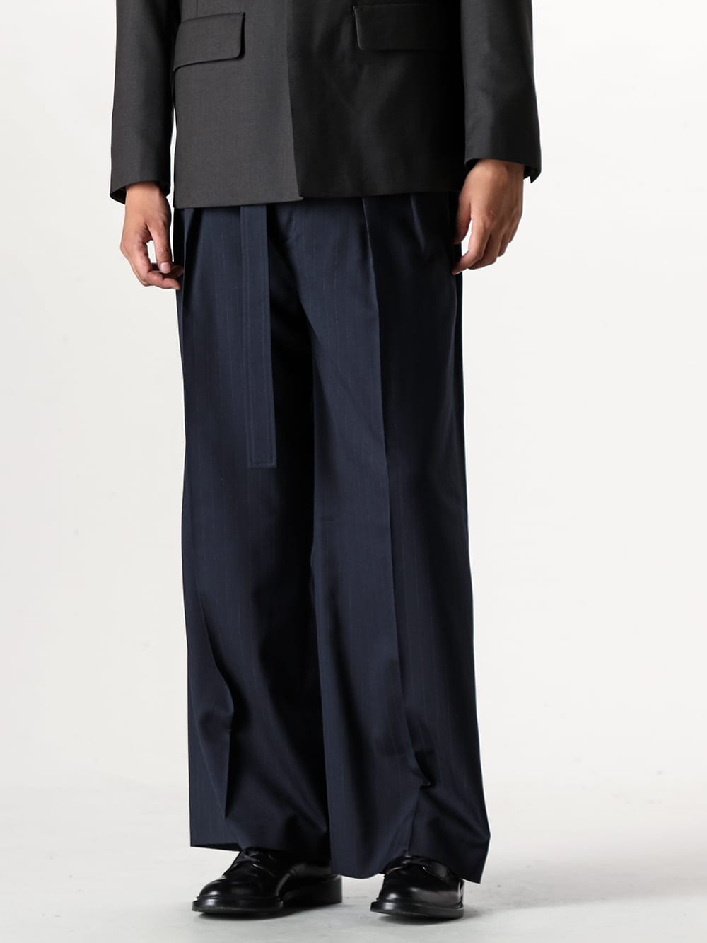 IRENISA - イレニサ - 2024-25AW - 独自のパターンにより再現したバギーシルエット - IH-24FW-P028-MSS - Buggy Trousers - IH-22SS-S001-RC - Leather Shoes 3-001