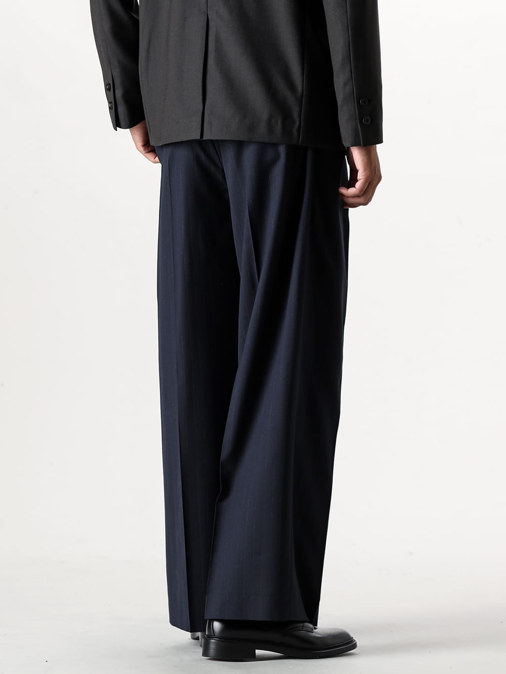 IRENISA - イレニサ - 2024-25AW - 独自のパターンにより再現したバギーシルエット - IH-24FW-P028-MSS - Buggy Trousers - IH-22SS-S001-RC - Leather Shoes 3-002