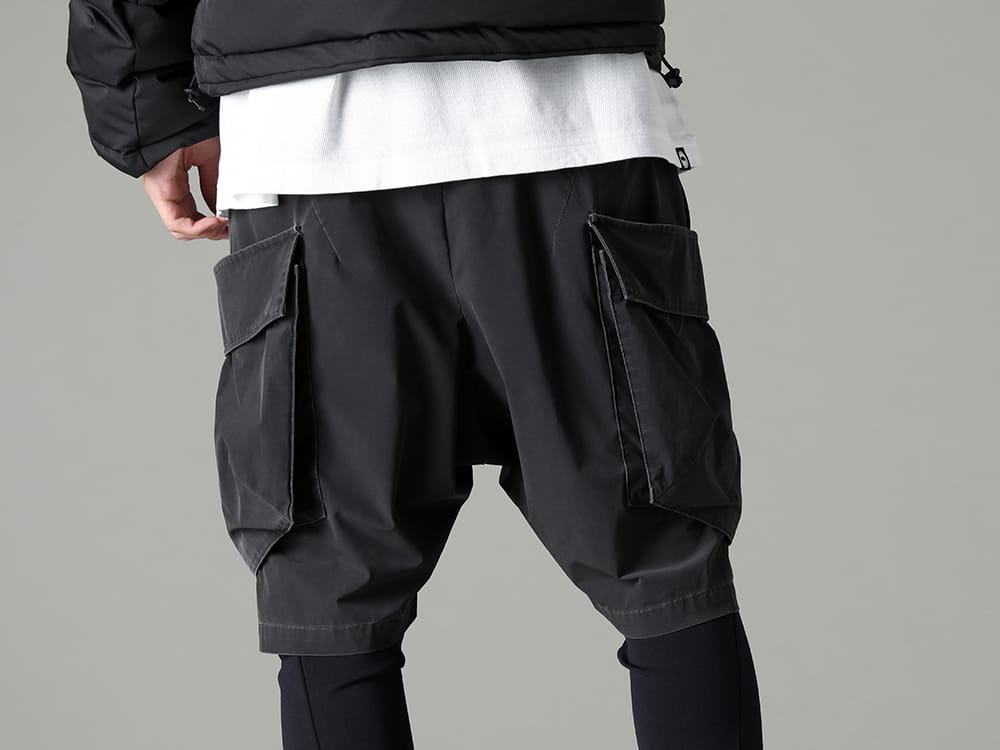 ブランド名 - 24-25AW - ショートパンツにレイヤードしたRIPVANWINKLE (リップヴァンウィンクル)24-25AWコレクションのレギンスがポイント - digs.CS-2657 pigment black  -  Military Short Pants - RB-613 black - Heat Effect Leggings - 1203A320 monument blue/graphite grey - GT-2160 3-004