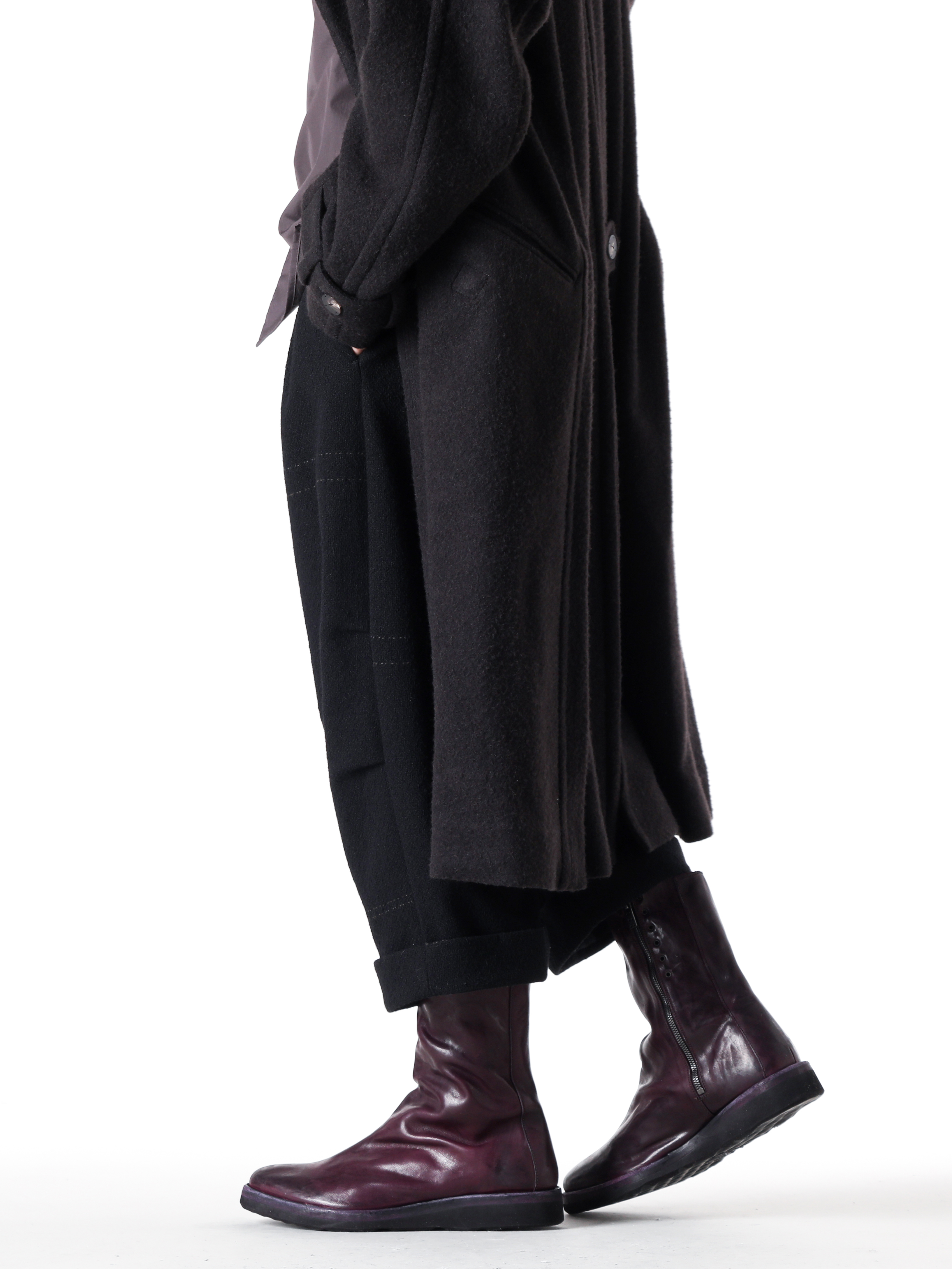 DEVOA - 24-25AW - Cropped Pants with Intricate Details and Collaborative Leather Boots - DE4646EM00301 DEVOA Coat Camel - DE4646EM00261 DEVOA Cropped Pants Shetland Wool - DE4646BM00241 DEVOA incarnation × DEVOA Boots Horse Leather Garment Dyed 3-004