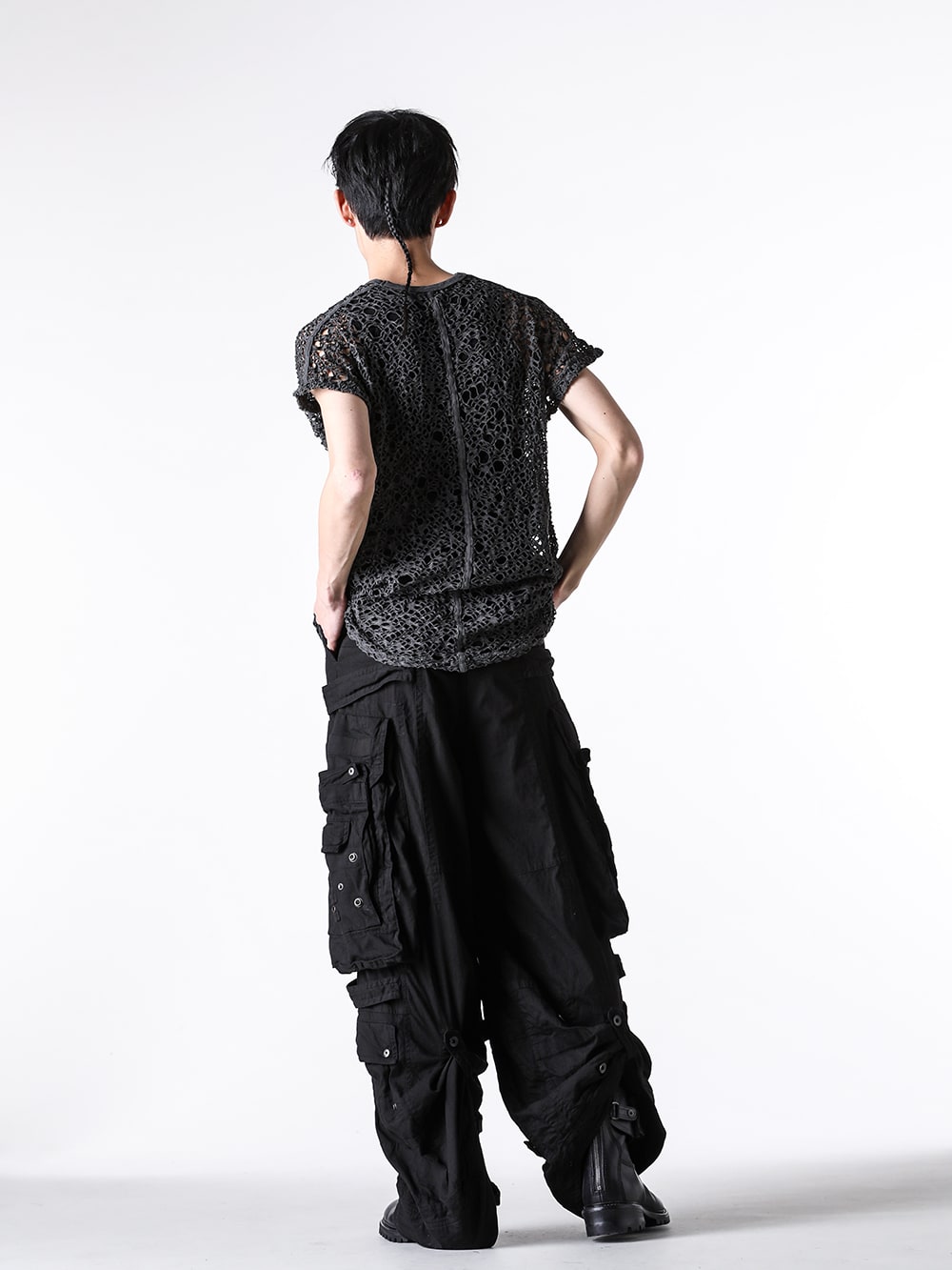 JULIUS 2025SS styling - Multi-Pocket Wide Cargo Pants with Appealing Color Variations in Black and Ash Black - 897PAM11 (Cotton Nylon Twill Multi Pocket Wide Cargo Pants BLACK) - 8-010