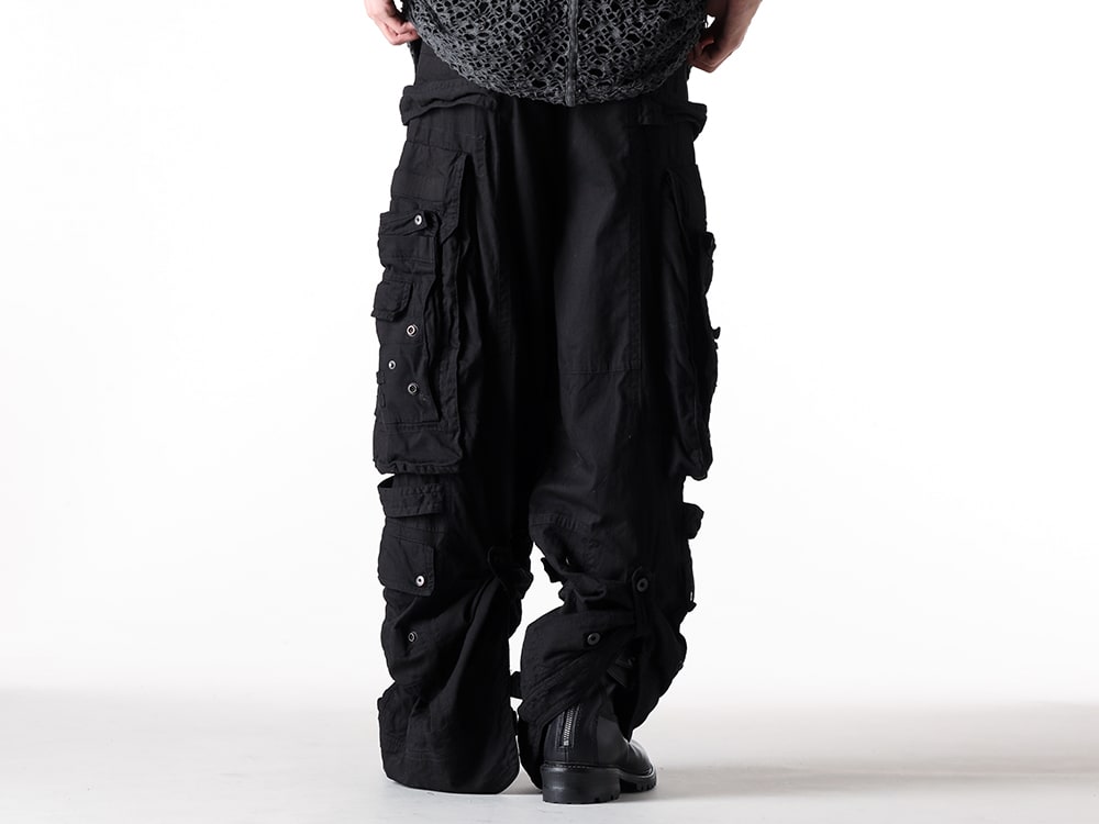 JULIUS 2025SS styling - Multi-Pocket Wide Cargo Pants with Appealing Color Variations in Black and Ash Black - 897PAM11 (Cotton Nylon Twill Multi Pocket Wide Cargo Pants BLACK) - 8-011