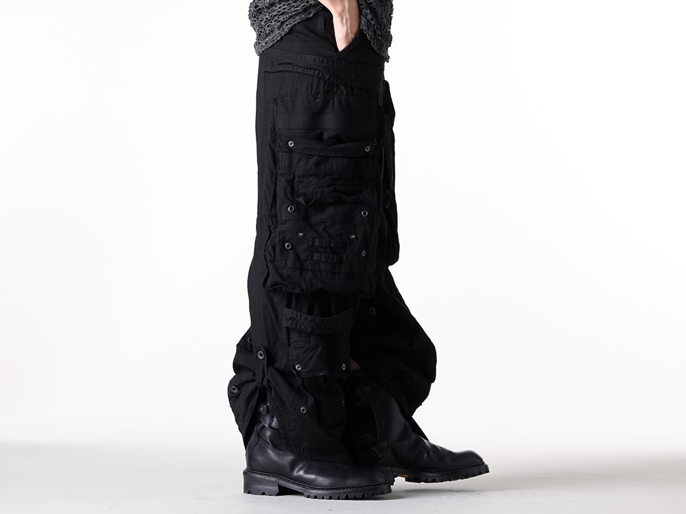 JULIUS 2025SS styling - Multi-Pocket Wide Cargo Pants with Appealing Color Variations in Black and Ash Black - 897PAM11 (Cotton Nylon Twill Multi Pocket Wide Cargo Pants BLACK) - 8-013