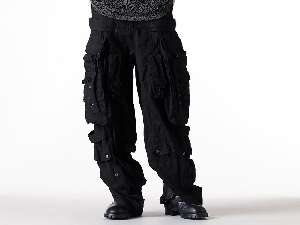 JULIUS 2025SS styling - Multi-Pocket Wide Cargo Pants with Appealing Color Variations in Black and Ash Black - 897PAM11 (Cotton Nylon Twill Multi Pocket Wide Cargo Pants BLACK) - 8-014