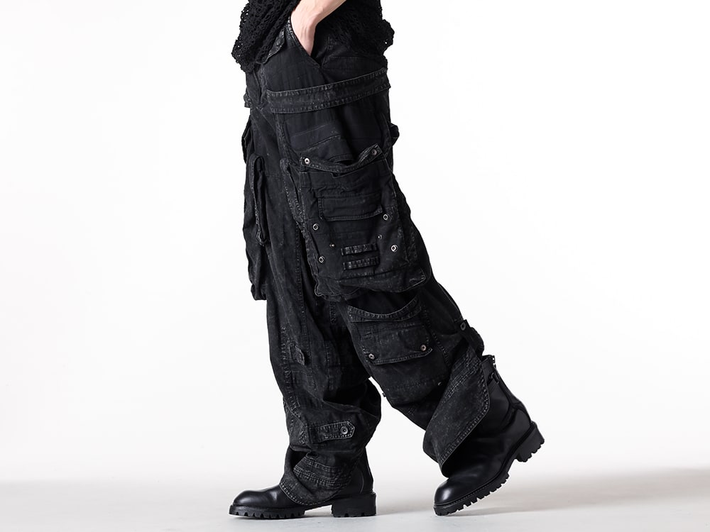 JULIUS 2025SS styling - Multi-Pocket Wide Cargo Pants with Appealing Color Variations in Black and Ash Black - 897PAM11-GR (Cotton Nylon Twill Multi Pocket Wide Cargo Pants ASH BLACK) - 8-005