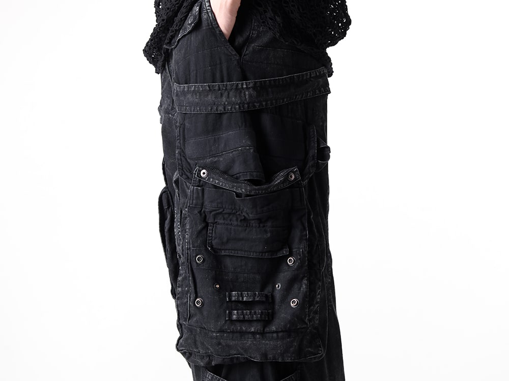 JULIUS 2025SS styling - Multi-Pocket Wide Cargo Pants with Appealing Color Variations in Black and Ash Black - 897PAM11-GR (Cotton Nylon Twill Multi Pocket Wide Cargo Pants ASH BLACK) - 8-006