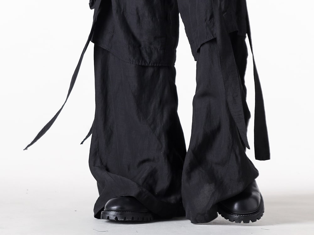 JULIUS 2025SS styling - Gasmask Wide Pants Featuring a Rayon and Ramie Blend Cross-Weave Fabric - 897PAM13 (Rayon Ramie Cloth Wide Gasmask Cargo Pants BLACK) - 9-003