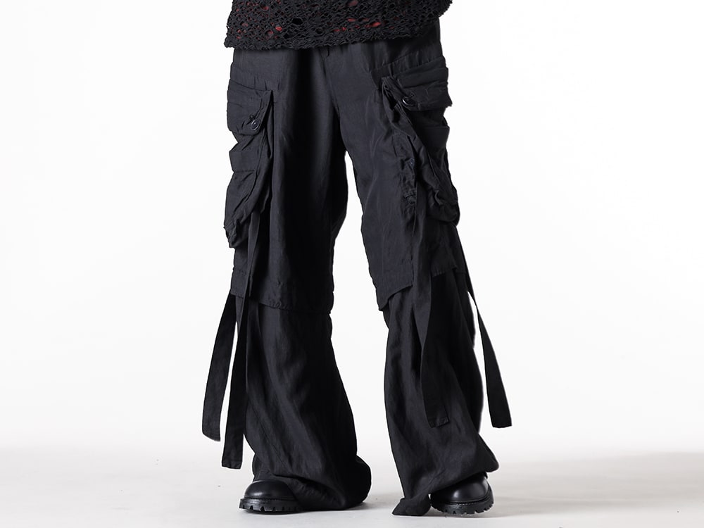 JULIUS 2025SS styling - Gasmask Wide Pants Featuring a Rayon and Ramie Blend Cross-Weave Fabric - 897PAM13 (Rayon Ramie Cloth Wide Gasmask Cargo Pants BLACK) - 9-004